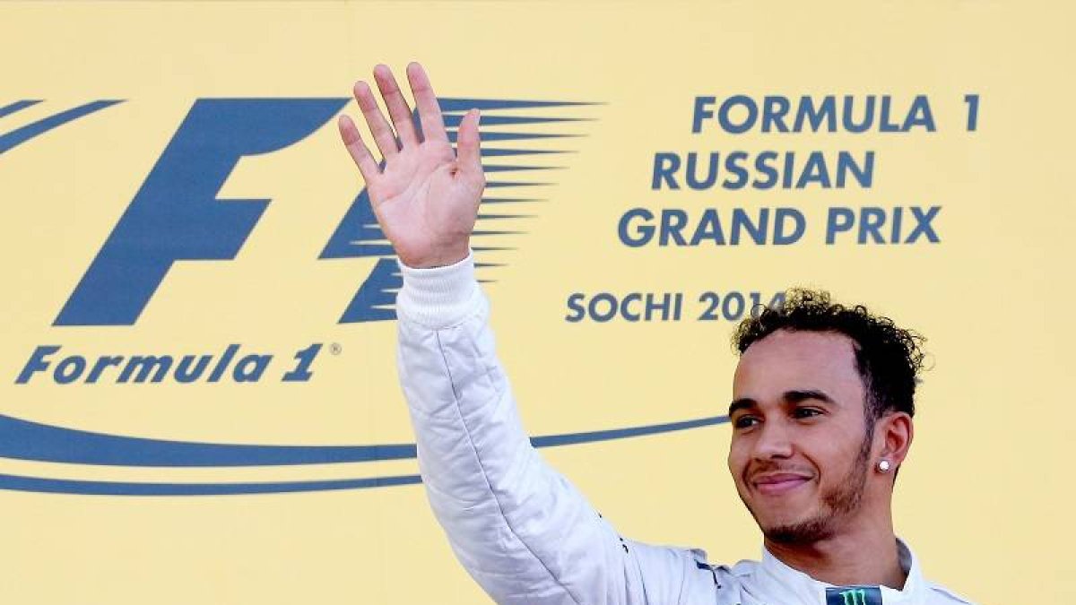 Lewis Hamilton se convierte en el primer piloto que logra la victoria en el Gran Premio de Rusia.-Foto: EFE