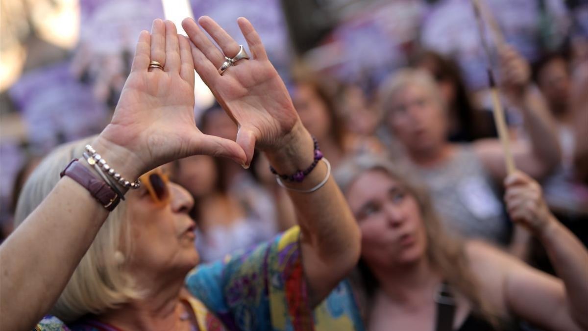 Concentración en el Ministerio de Justicia en contra de salida en libertad de los miembros de La Manada, el pasado 22 de junio. /-JOSE LUIS ROCA