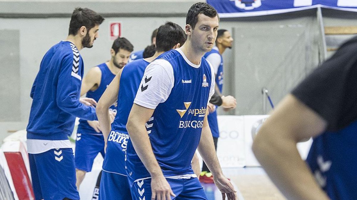 Paul Zipser se ejercitó ayer por vez primera en el Coliseum a las órdenes de Epi-Israel L. Murillo