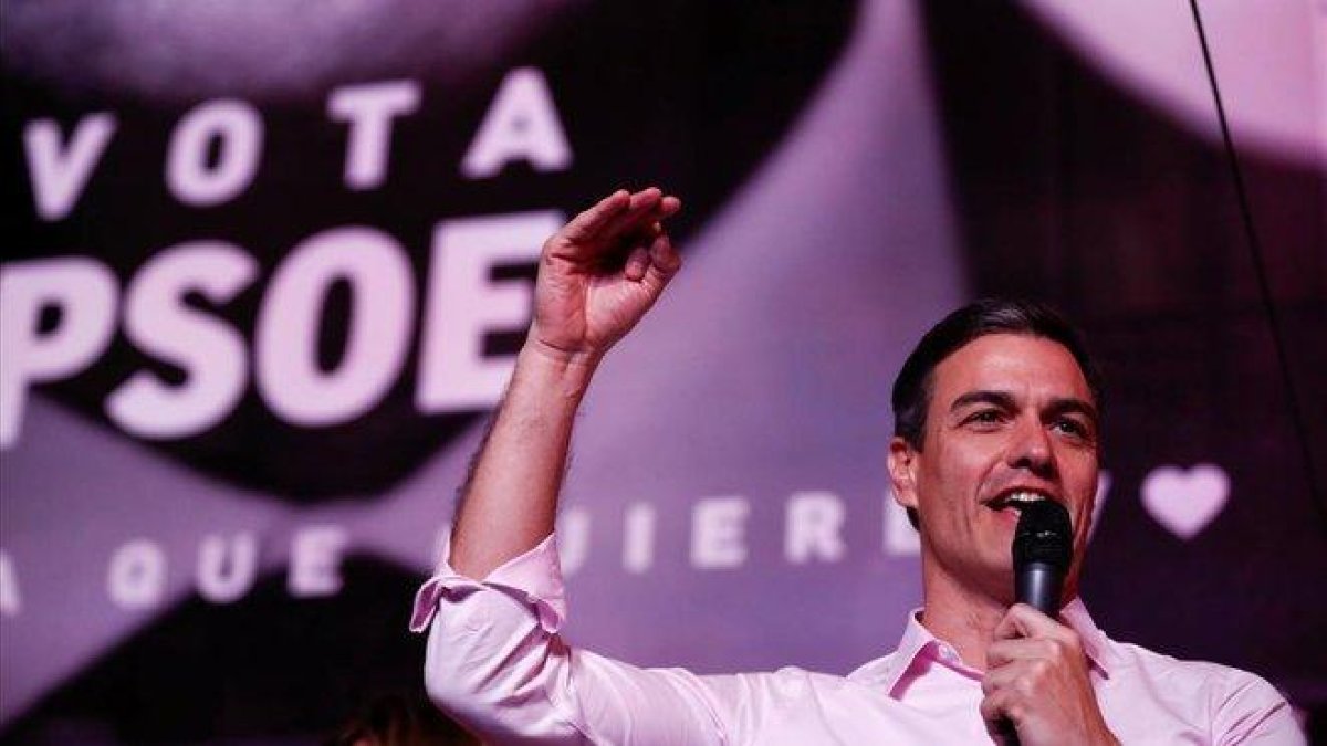 Sánchez, este domingo por la noche, tras saberse ganador de las elecciones generales del 28-A.-ACN / REUTERS
