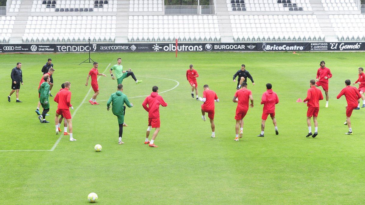 Entrentamiento del Burgos Club de Fútbol en El Plantío. ISRAEL L. MURILLO