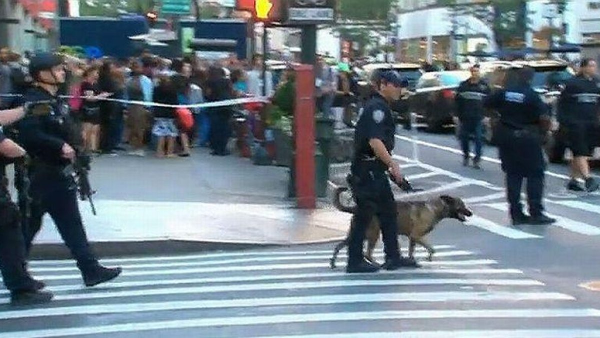 El agresor de los agentes acumula 15 detenciones, la útima hace dos semanas cuando deambulada cerca de una sinagoga también con un cuchillo.-ATLAS