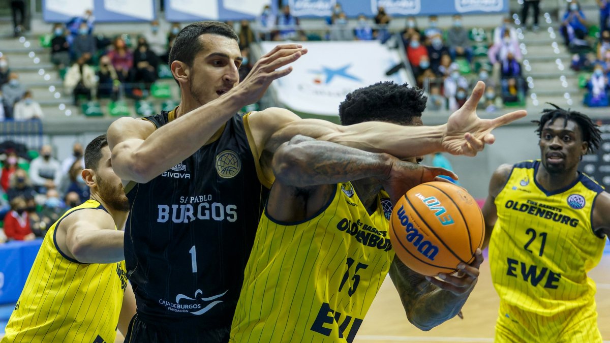 Kravic, durante el partido ante el Oldenburg. SANTI OTERO