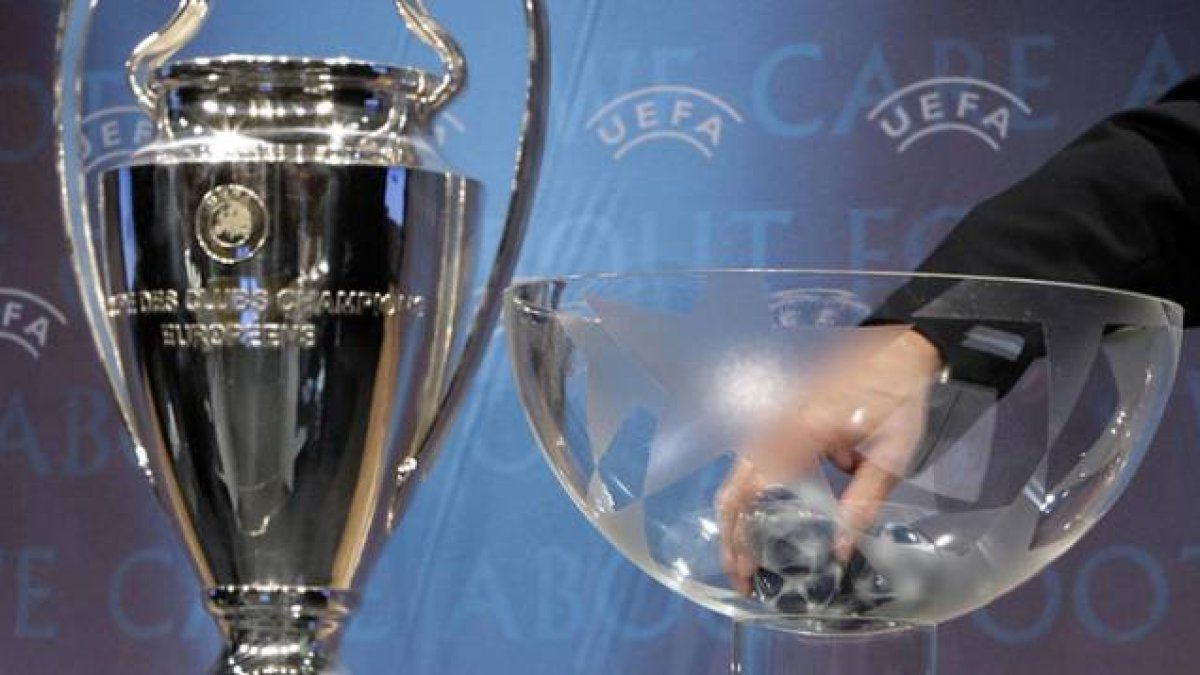Un sorteo de la Champions en Nyón, sede de la UEFA.-Foto: REUTERS / DOMINIC FAVRE