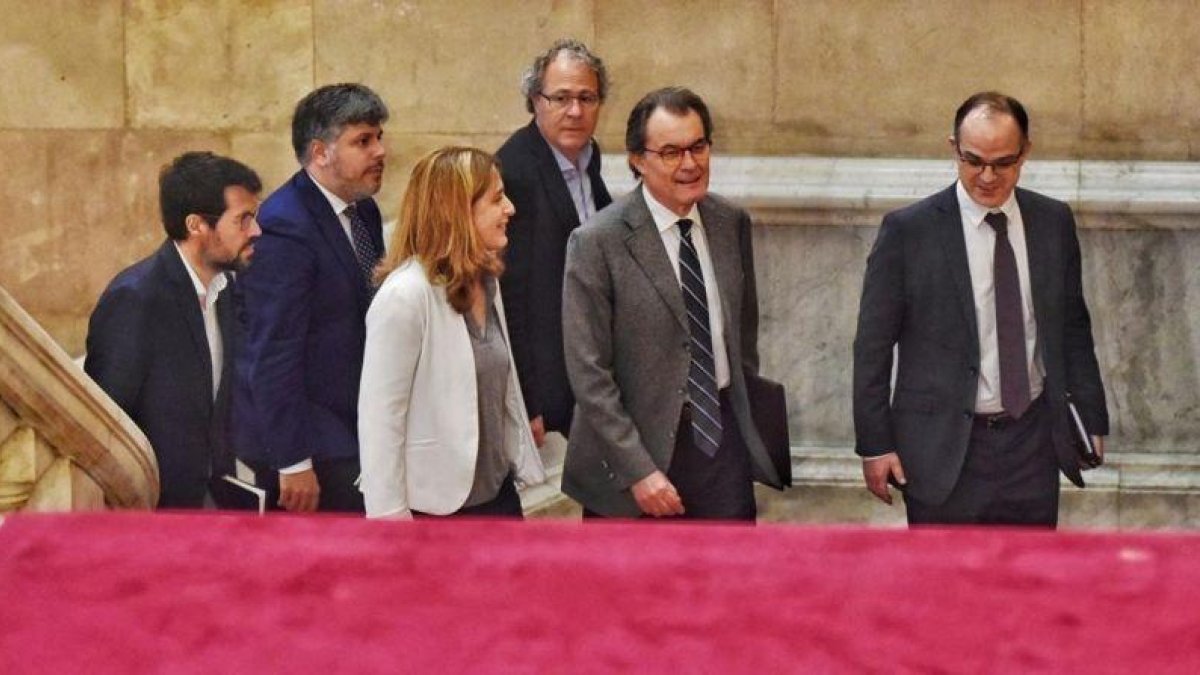 Artur Mas llega al Parlament para comparecer en la comisión de Afers Institucionals sobre los casos de corrupción de CDC.-FERRAN SENDRA