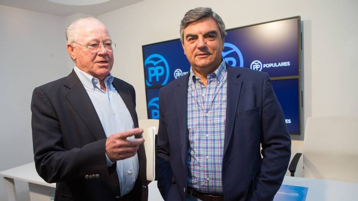Los parlamentarios nacionales del Partido Popular por Zamora, Antonio Vázquez y Jesús Sedano, valoran los Presupuestos Generales del Estado del 2016 para la provincia.-Ical
