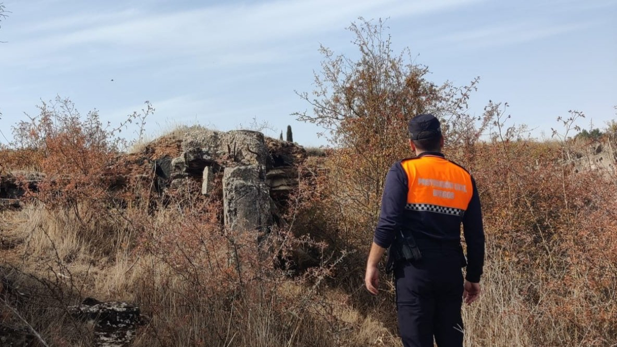 Un voluntario de Protección Civil, durante la búsqueda. PROTECCIÓN CIVIL