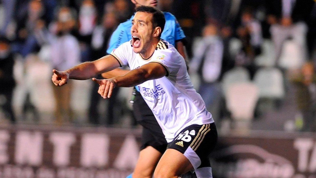 Álvaro Rodríguez celebra el gol conseguido ante el Huesca. SANTI OTERO