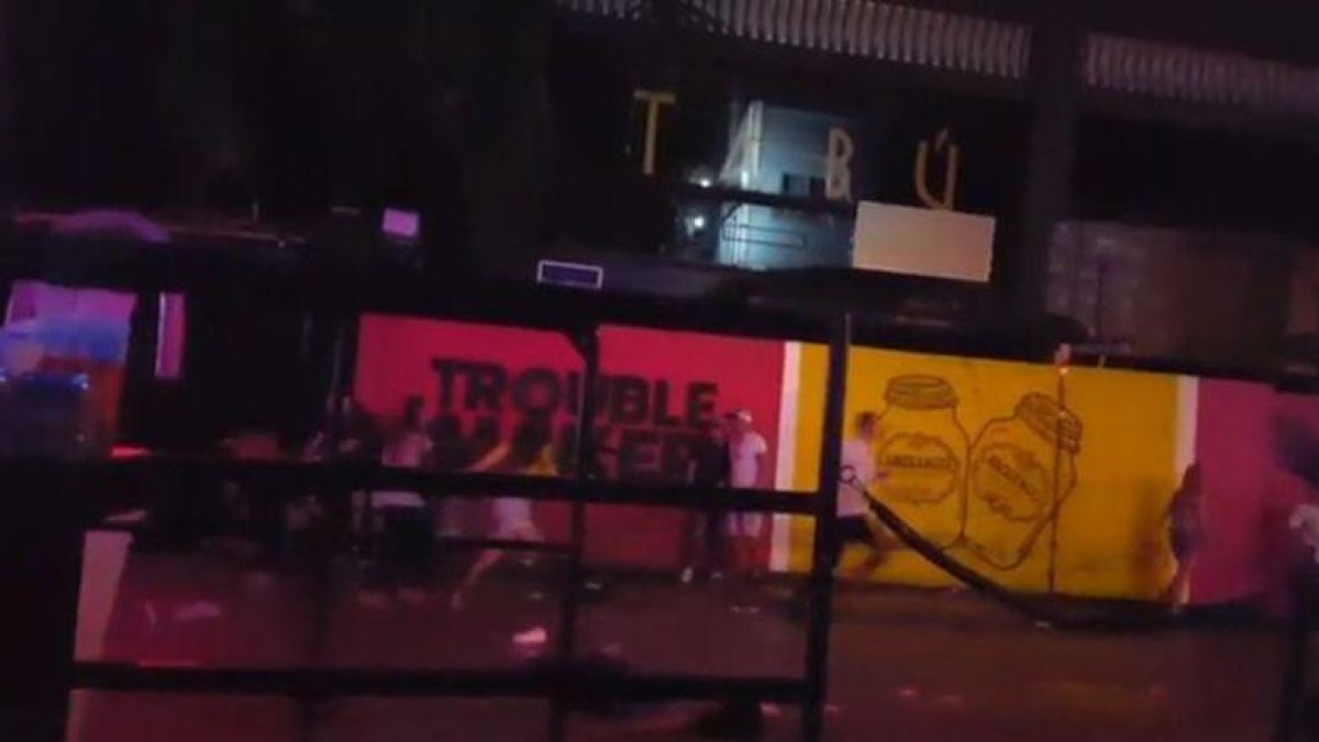 Imágenes de los clientes del bar atacado en Playa del Carmen.-
