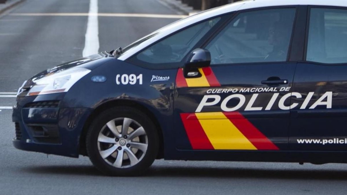 Un vehículo de la Policía Nacional-EL PERIÓDICO