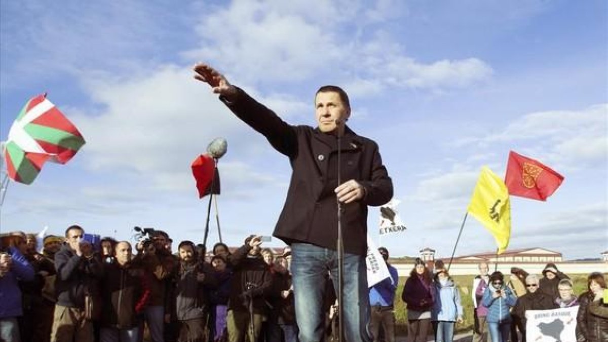 Arnaldo Otegi se ha reincorporado a la actividad política un mes después de abandonar la prision de Logroño, y ha apelado al proceso catalán como referente independentista.-EFE / ABEL ALONSO