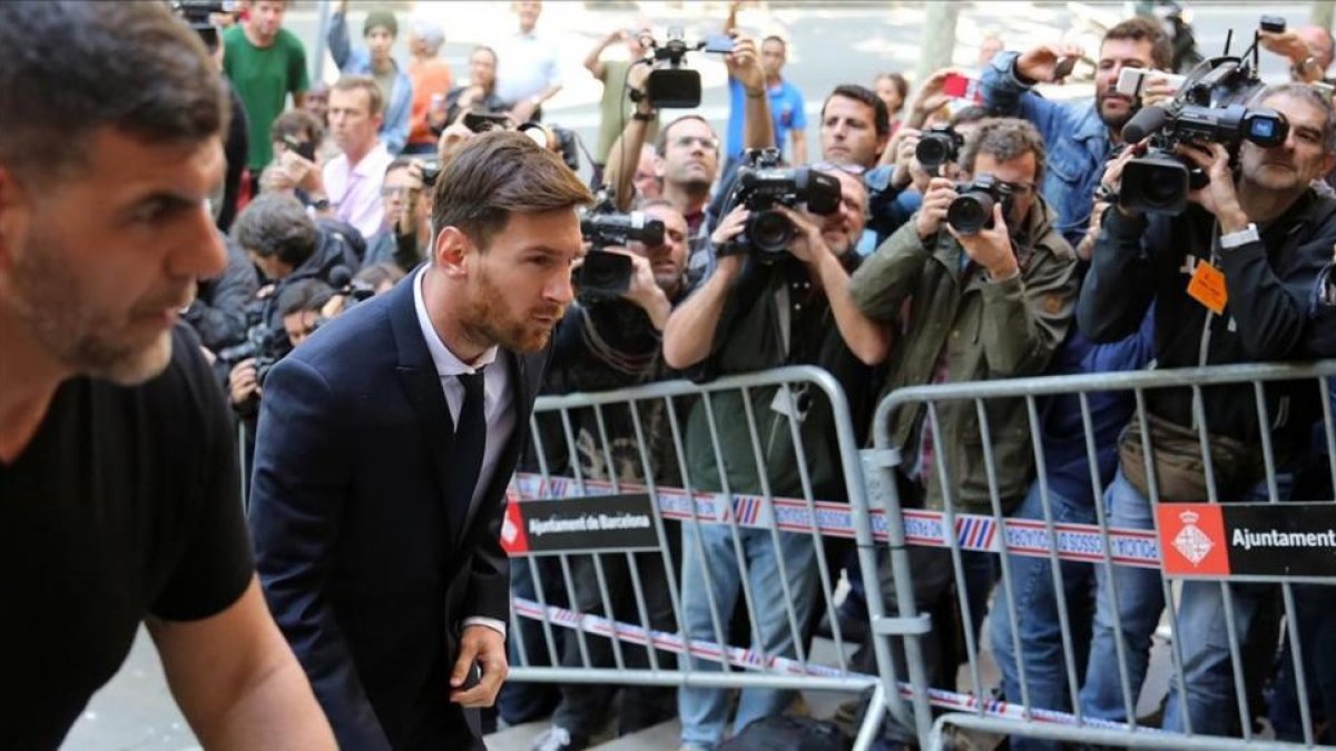 Messi entra en la Audiencia de Barcelona.-RICARD CUGAT