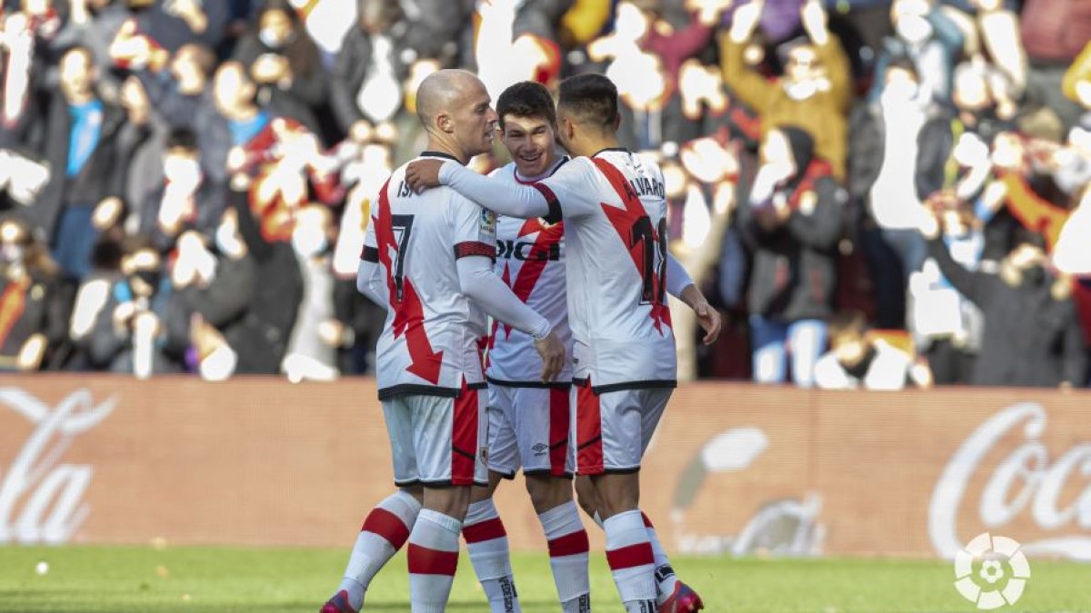 Los jugadores del Rayo celebran un gol. LALIGA