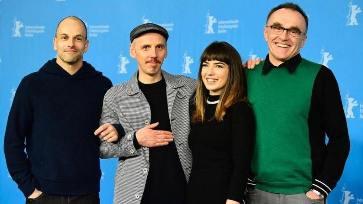 Jonny Lee Miller, Ewen Bremner, Anjela Nedyalkova y Danny Boyle, en la presentación en Berlín de 'T2 Trainspotting'.-AFP / TOBIAS SCHWARZ