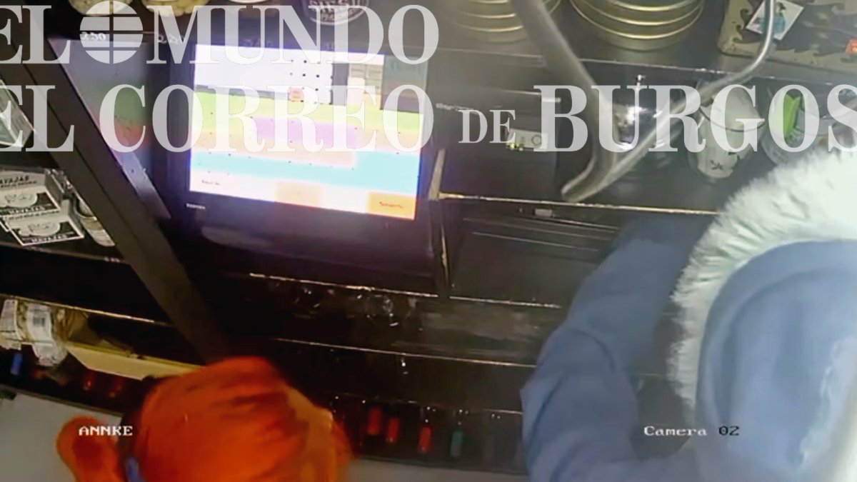 Atraco en un bar de Santa Clara captado por las cámaras de seguridad. ECB