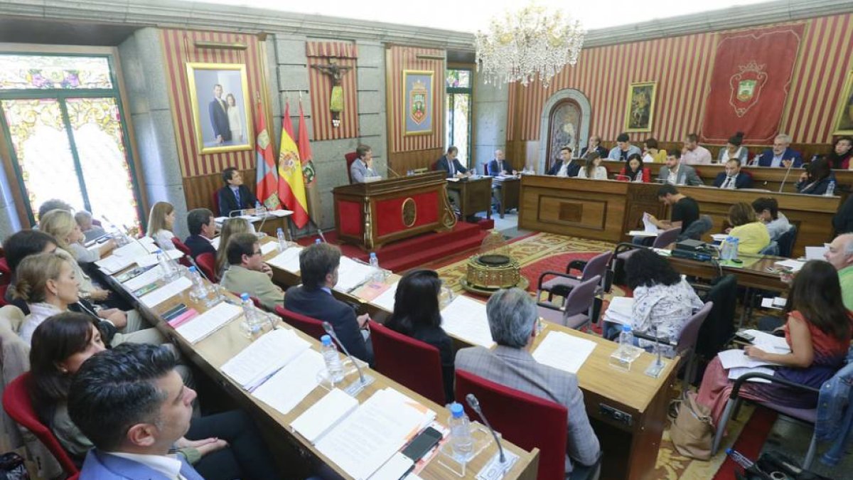 Imagen de un Pleno del Ayuntamiento del presente mandato.-RAÚL G. OCHOA