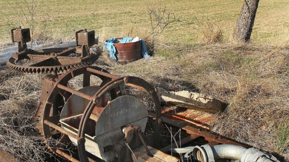 Pozo de riego de aguas subterráneas en las cercanías del término municipal de Palencia.-BRÁGIMO