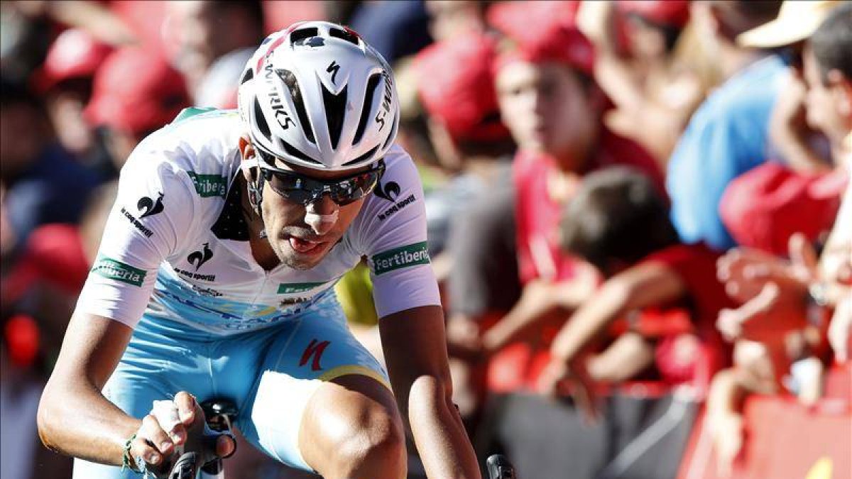 El ciclista italiano del equipo Astana, Fabio Aru, a su llegada a la meta.-Foto: EFE/ ARCHIVO