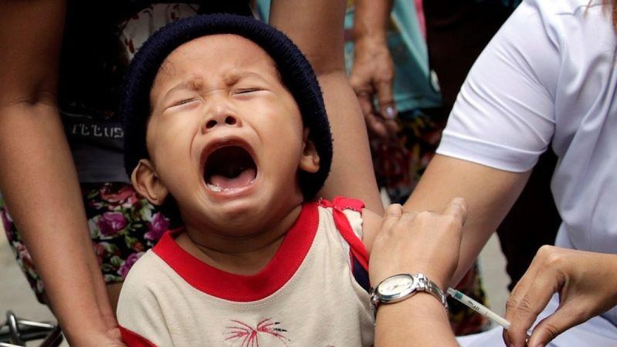 La mayoría de las víctimas son niños sin vacunar.-EFE