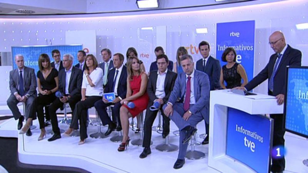 Presentación de los Servicios Informativos de TVE. A la derecha, José Antonio Álvarez Gundín, director de Informativos.-TVE