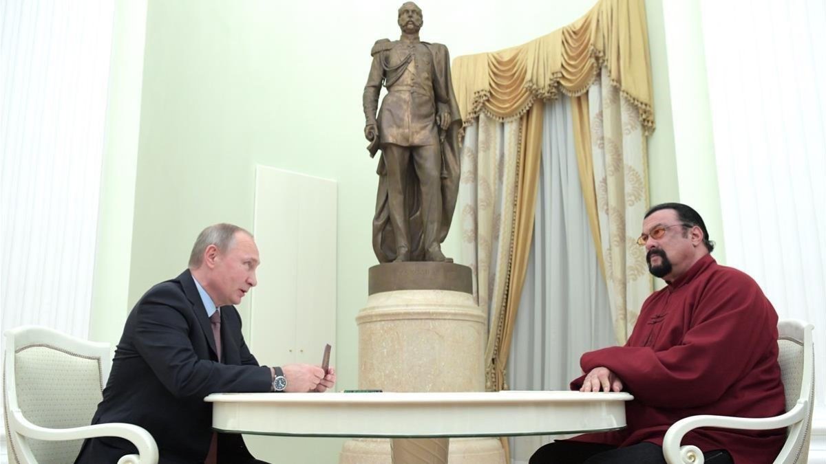 Vladimir Putin y Steven Seagal, en el Kremlin /-ALEXEI DRUZHININ SPUTNIK KRE
