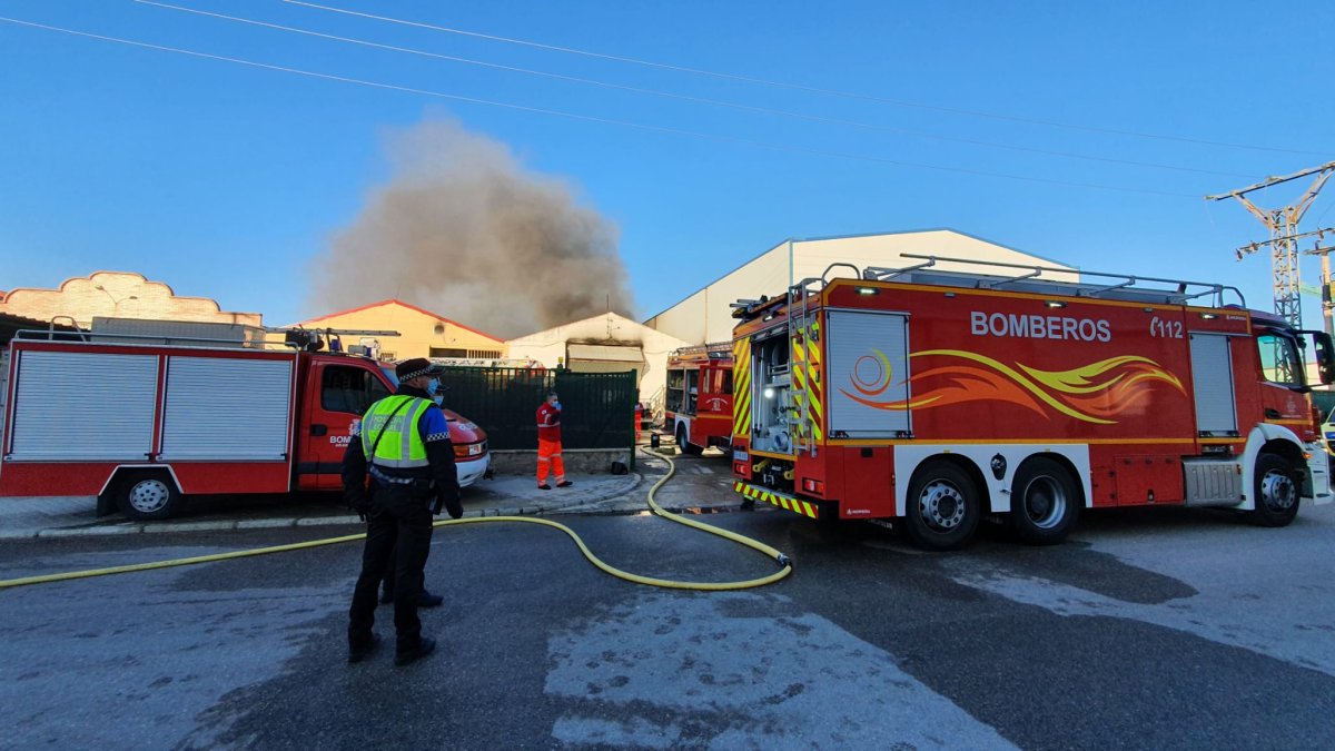 El incendio se ha prolongado durante trece horas. L.V.L