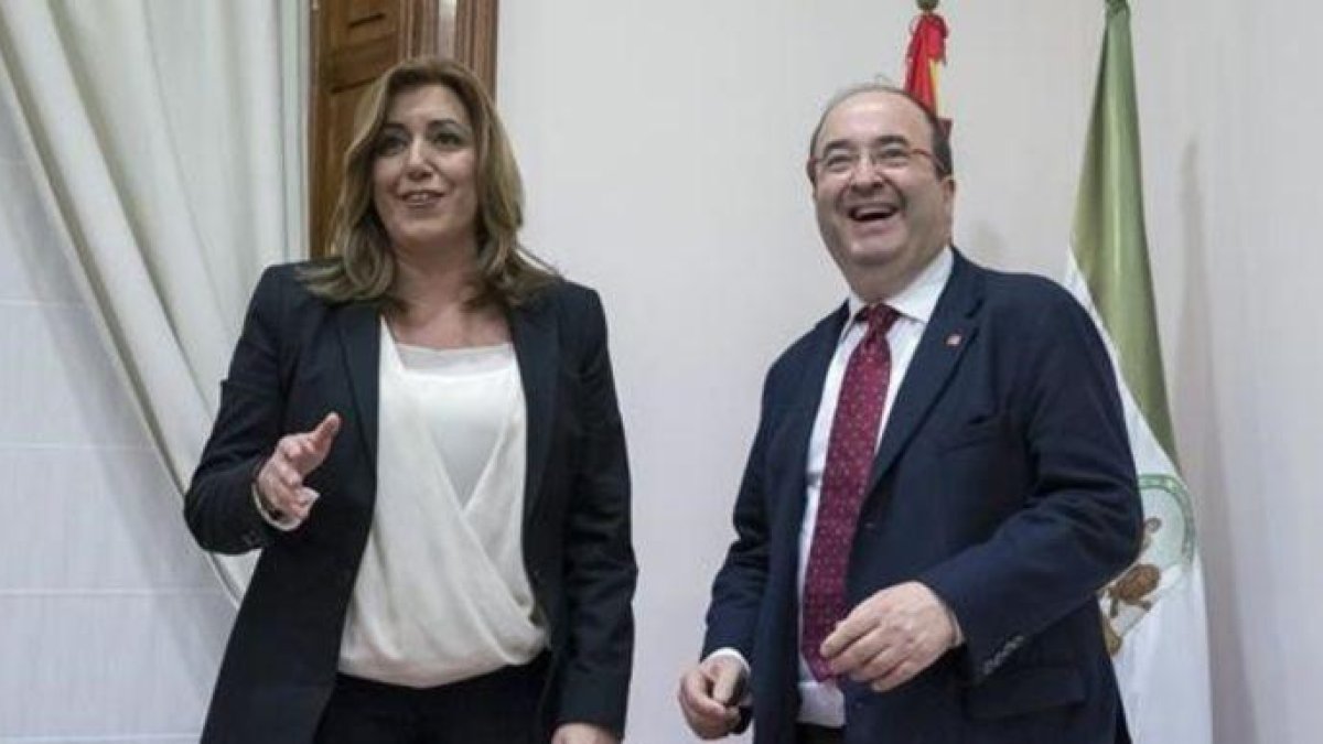 La presidenta andaluza, Susana DÍaz, y el lÍder del PSC, Miquel Iceta, al comienzo de su reunión en la sede del PSOE-A en Sevilla.-EFE / JULIO MUÑOZ