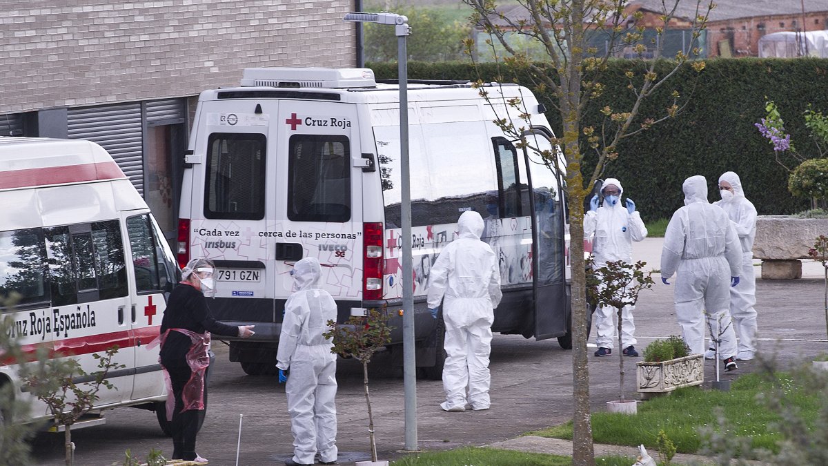 Traslado de pacientes en una residencia. ISRAEL L. MURILLO