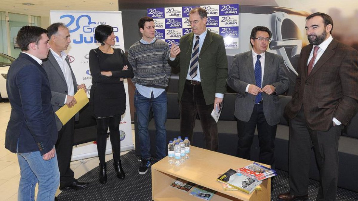Un momento de la presentación de la primera jornada de ‘Un día contigo’ en el concesionario de Grupo Julián.-ISRAEL L. MURILLO