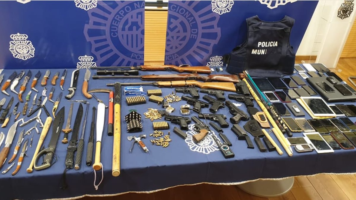 Armas incautadas a los detenidos. POLICÍA NACIONAL