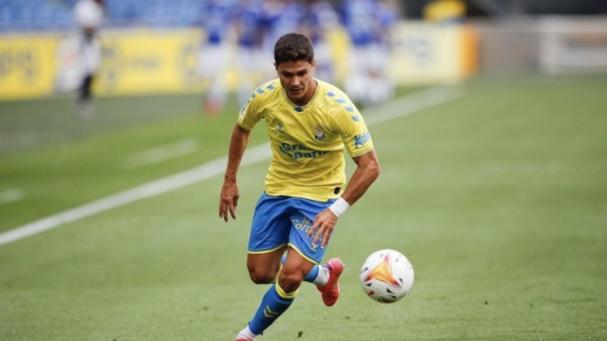 Óscar 'Pinchi', durante un partido con Las Palmas. CD MIRANDÉS