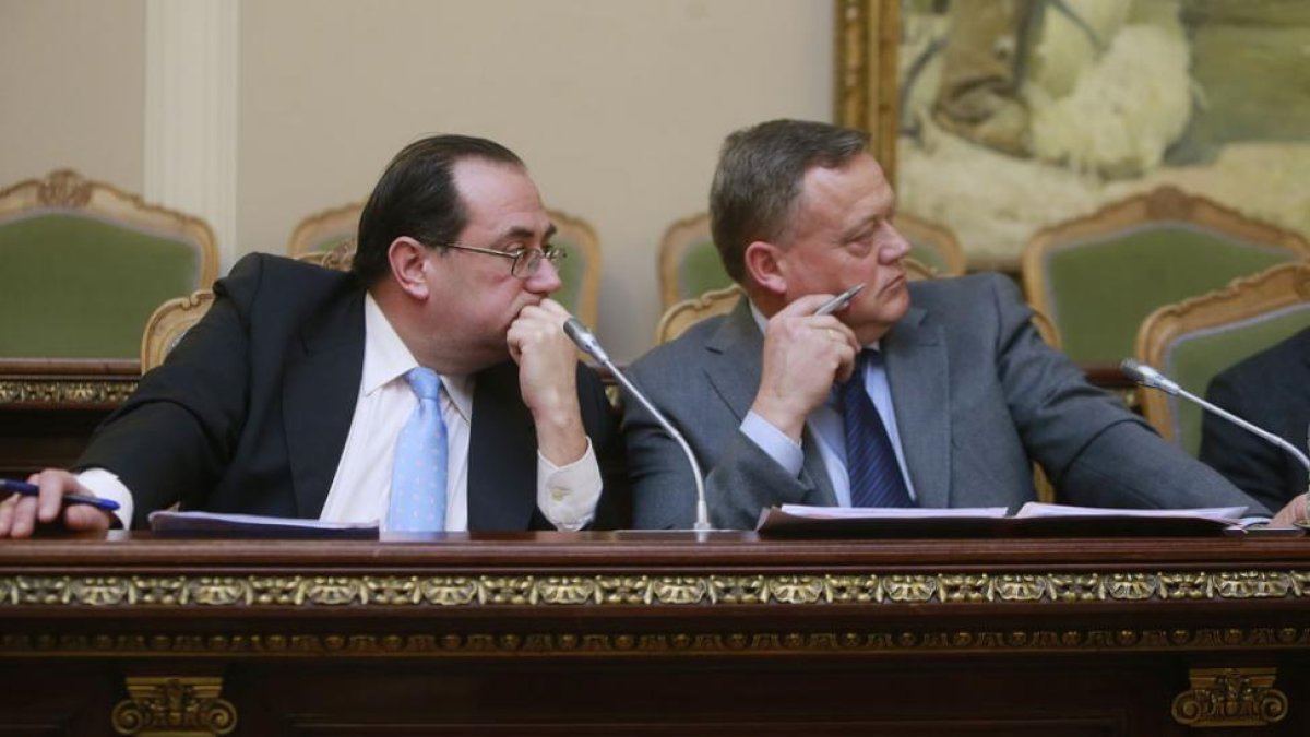 Ciudadanos está representado por José María Fernández (iz9 y Lorenzo Rodríguez (d).-R. O.