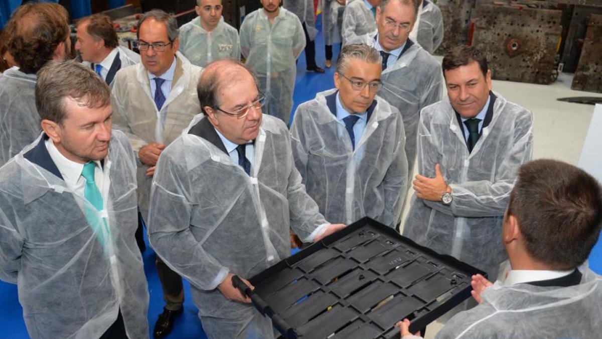 Lacalle, Herrera, Saiz y Carriedo conocen una de las piezas de Molteplas.-ICAL