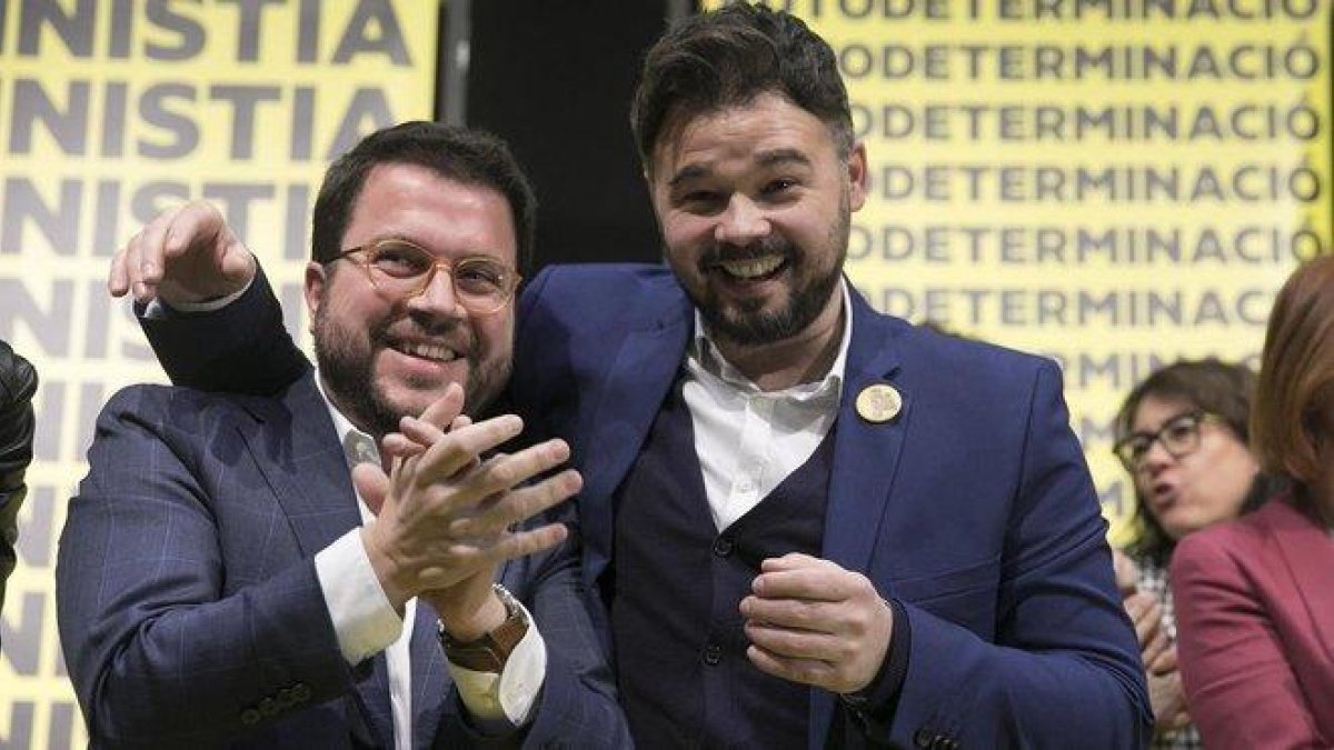 Pere Aragonès y Gabriel Rufián celebran el resultado electoral.-FERRAN NADEU