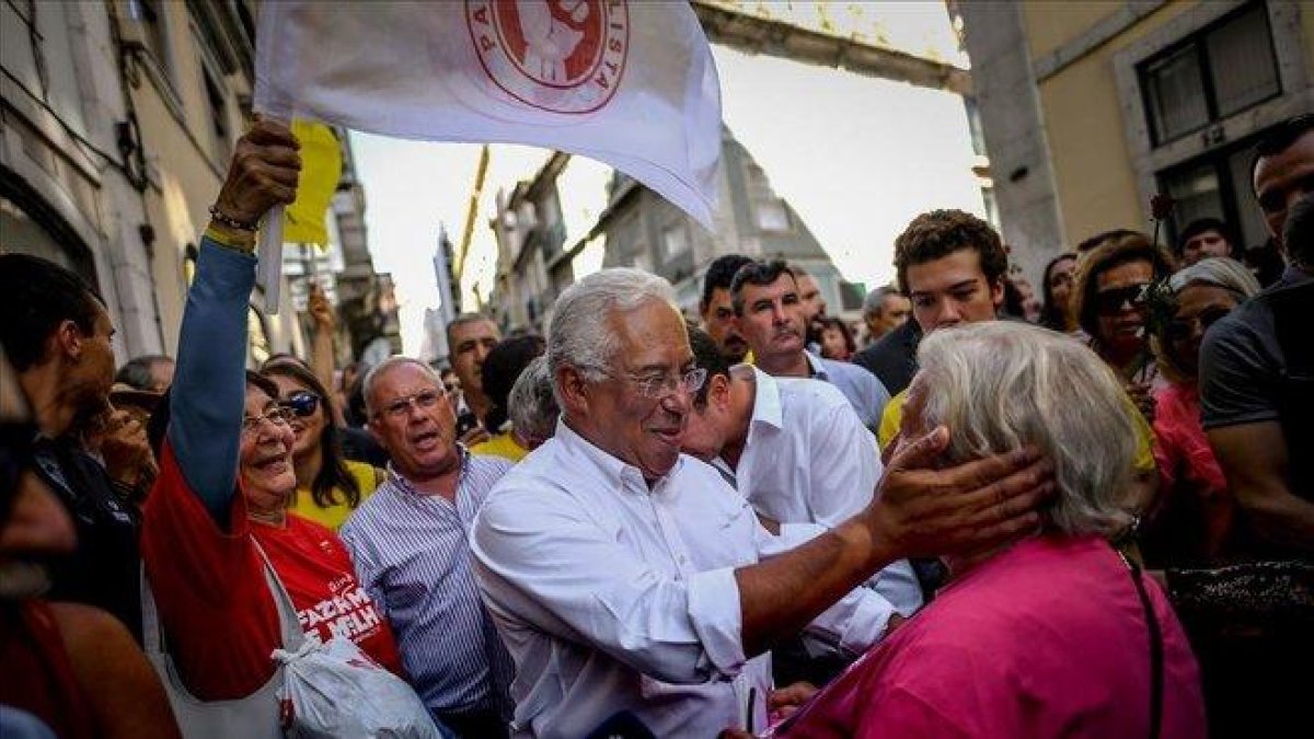 António Costa, ayer en un acto de campaña en el Chiado lisboeta.-AFP / PATRICIA DE MELO MOREIRA