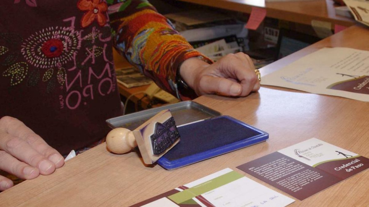 Un pasaporte a punto de sellarse en Poza de la Sal.-G.G.