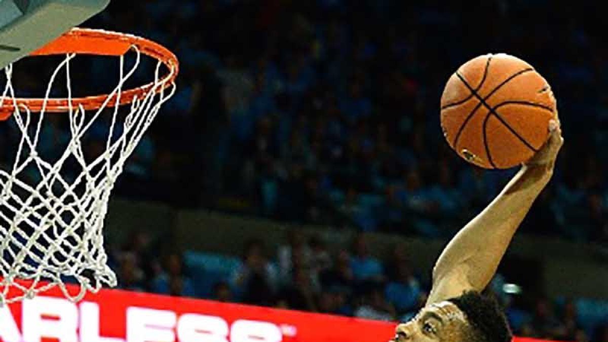 Tokoto prepara su especialidad, el mate.-NBA.COM