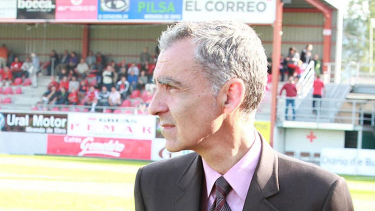 Carlos Terrazas, entrenador del Mirandés.-JOSÉ ESTEBAN EGURROLA