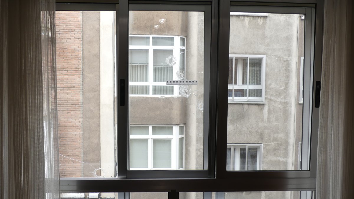 Imagen de los impactos en la ventana. ECB
