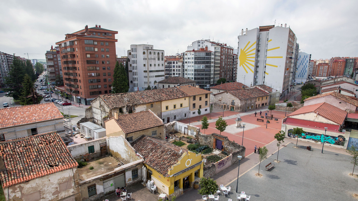 Vista del pueblo antiguo de Gamonal donde se ven varias propiedades en estado de abandono.