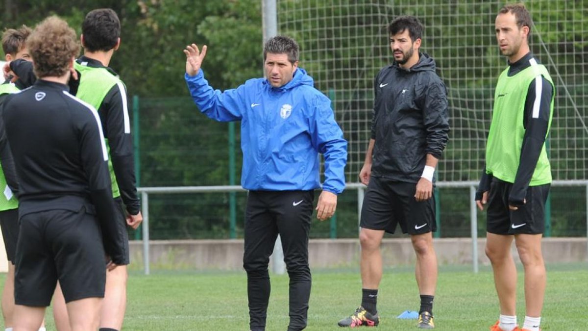 Imagen del primer entrenamiento de Nacho Fernández.-ISRAEL L. MURILLO