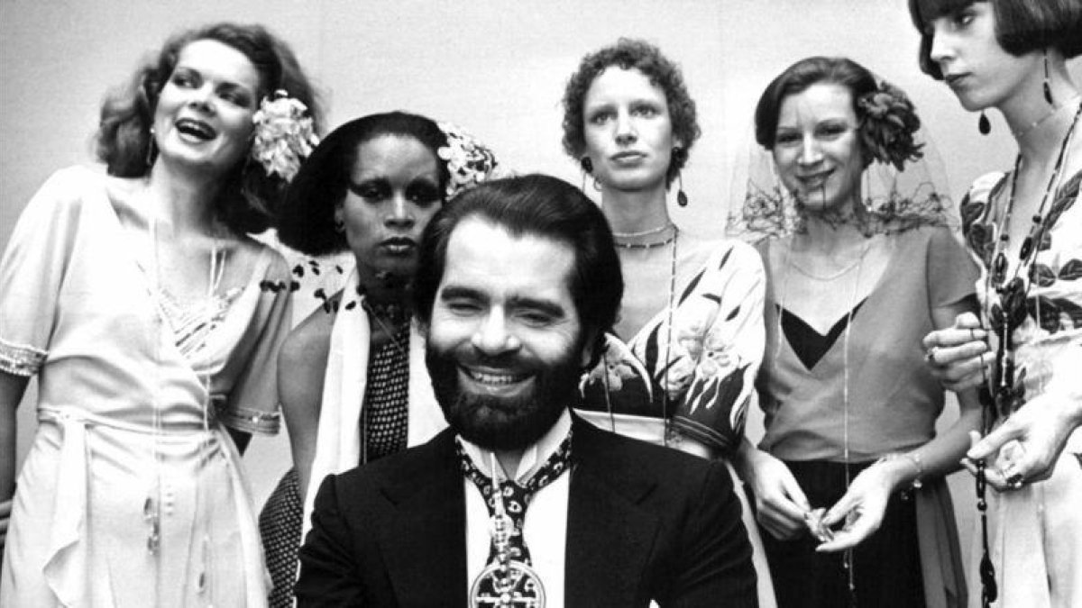 Una de las imágenes más antiguas de Karl Lagerfeld, en 1973, con barba, cuando tenía 39 años.-AP