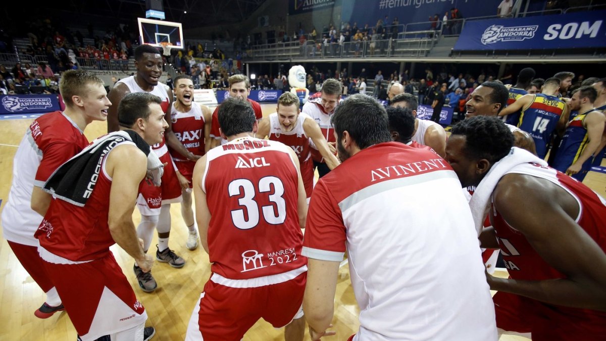 Lalanne y Renfroe festejan con sus compañeros la victoria ante Andorra en octubre de 2018. BAXI MANRESA