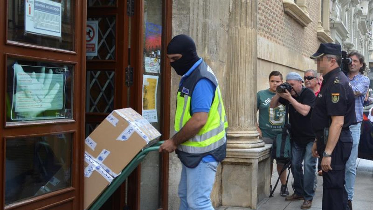 El registro en el Ayuntamiento de Palencia concluye sin detenciones-EFE
