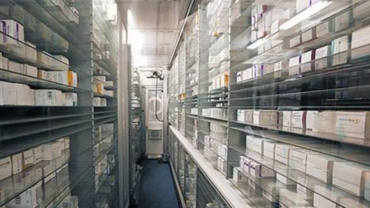 Farmacia robotizada del Hospital de Vall d'Hebron, de Barcelona.-Foto: RICARD CUGAT