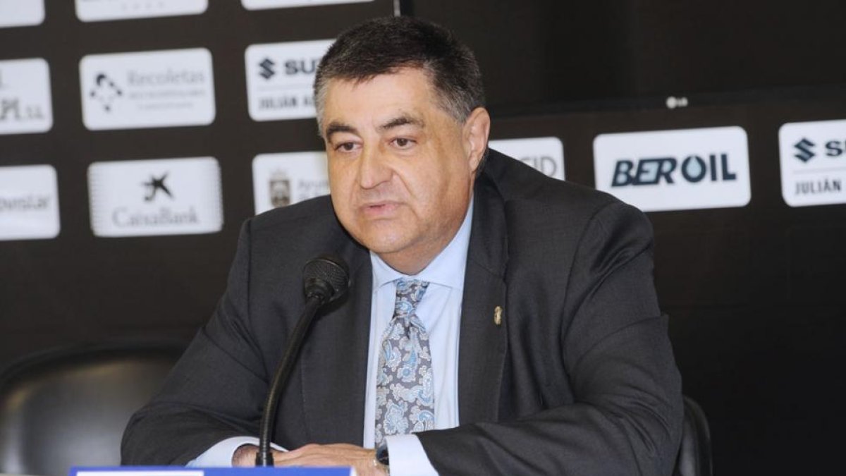 José Luis García anunció ayer su renuncia al cargo de presidente del Burgos CF-Israel L. Murillo