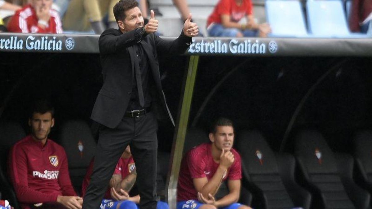 Simeone, durante el encuentro que el Atlético disputó en Balaídos ante el Celta el pasado sábado.-AFP / MIGEL RIOPA