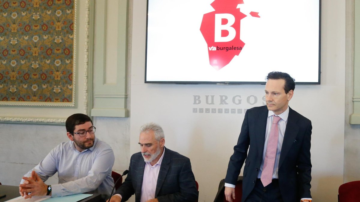 Eguíluz, Manjón e Ibáñez (dcha) en la presentación de la candidatura. SANTI OTERO