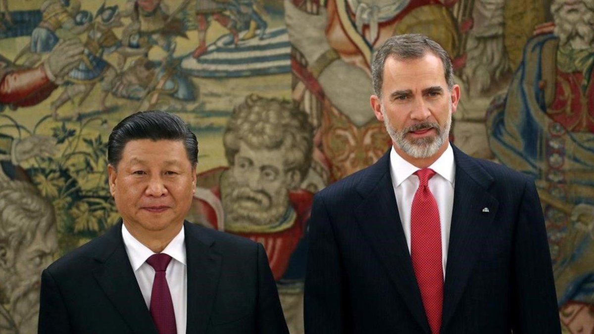 El presidente chino se reúne con Felipe VI a su llegada a España-