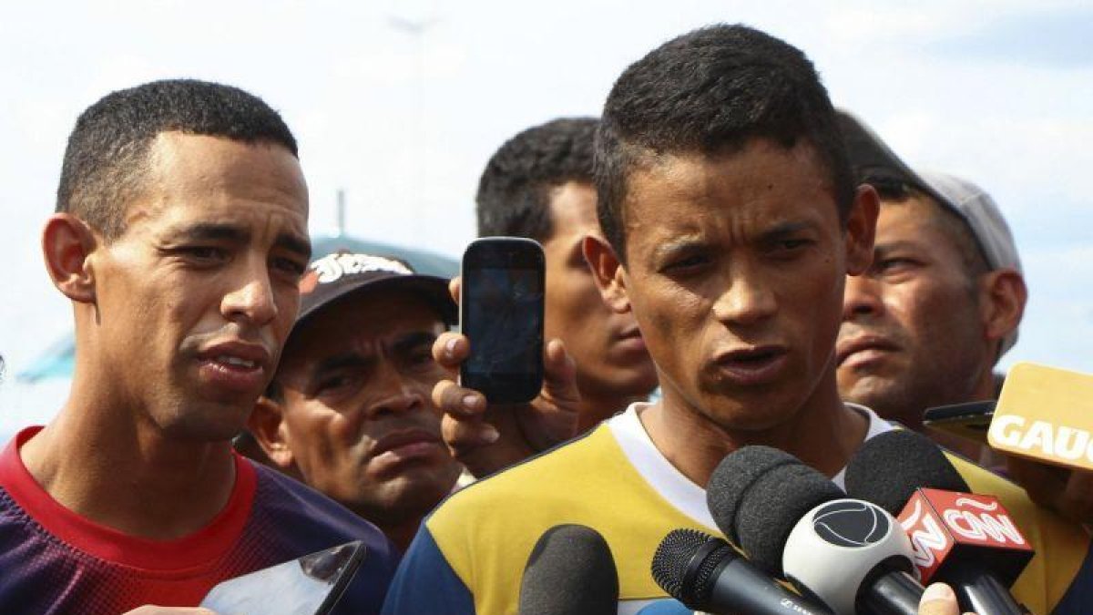 Jean Carlos Cesar Parra y Jorge Luis Gonzalez Romero, desertores de la Guardia Nacional Bolivariana.-AP